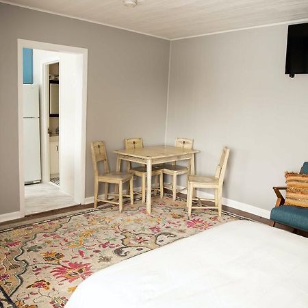 Charming French Studio Apartment 래러미 외부 사진