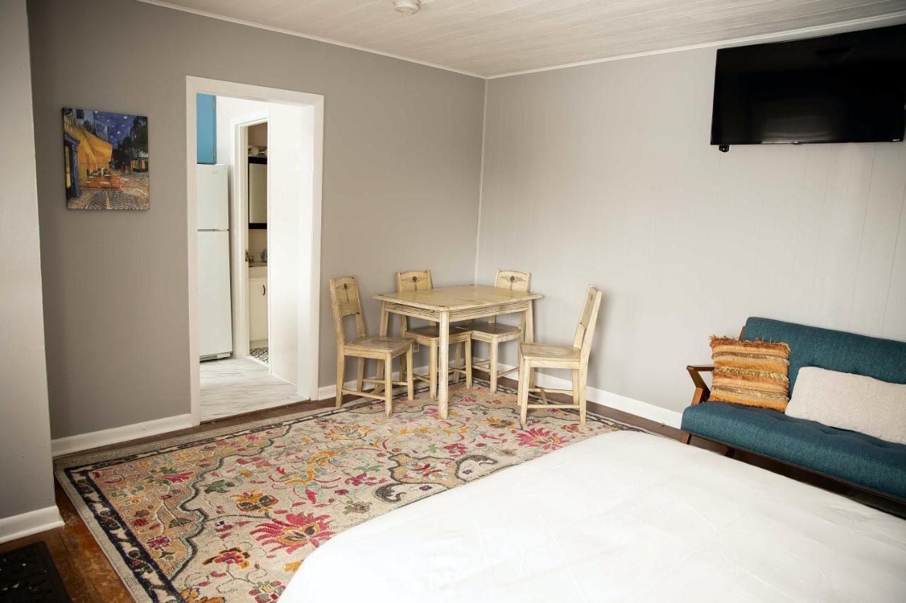 Charming French Studio Apartment 래러미 외부 사진