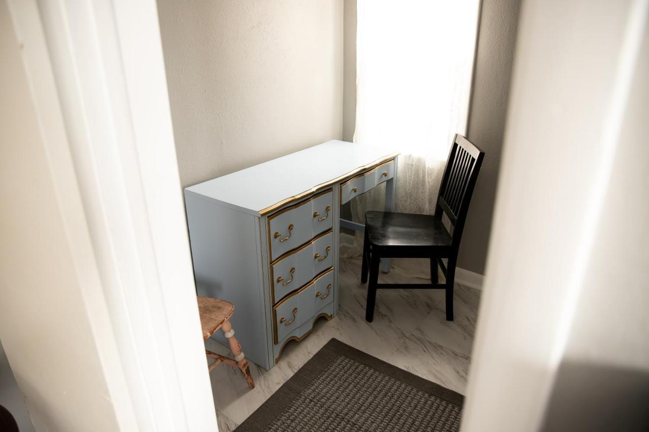 Charming French Studio Apartment 래러미 외부 사진